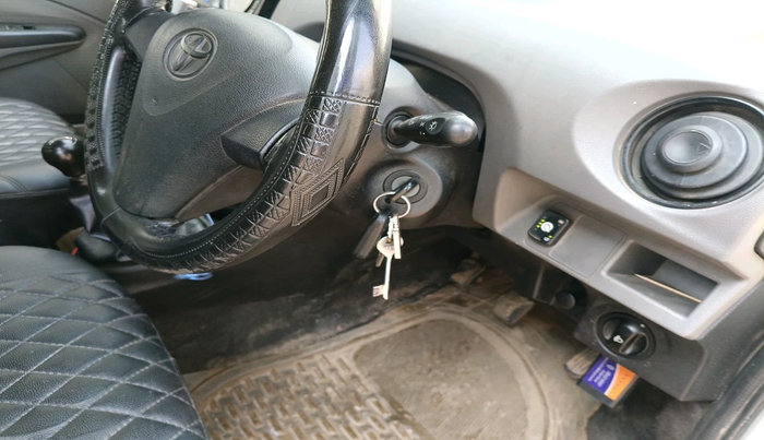 2011 Toyota Etios Liva G, Petrol, Manual, 1,43,662 km, interior