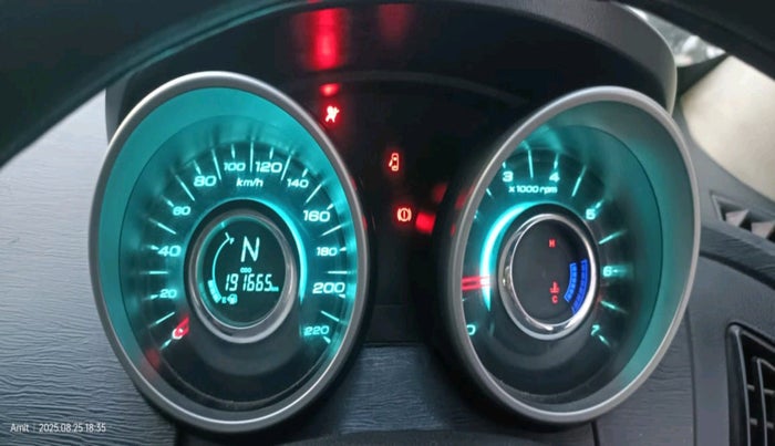 2015 Mahindra XUV500 W6, Diesel, Manual, 1,91,665 km, interior
