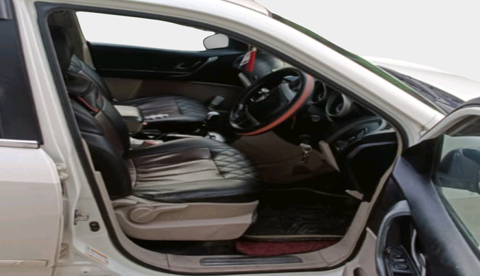 2015 Mahindra XUV500 W6, Diesel, Manual, 1,91,665 km, interior