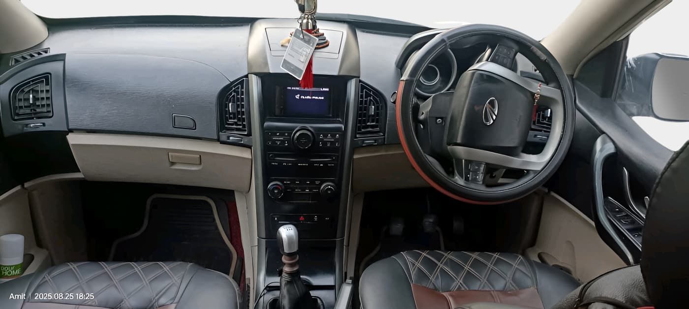 2015 Mahindra XUV500 W6, Diesel, Manual, 1,91,665 km, interior