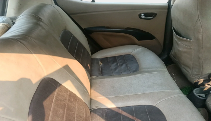 2011 Hyundai i10 MAGNA 1.2, Petrol, Manual, 1,06,333 km, interior