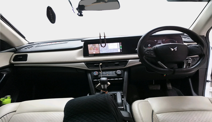 2023 Mahindra XUV700 AX 5 P AT 5 STR, Petrol, Automatic, 46,752 km, interior