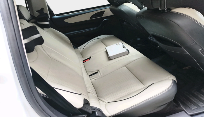 2023 Mahindra XUV700 AX 5 P AT 5 STR, Petrol, Automatic, 46,752 km, interior