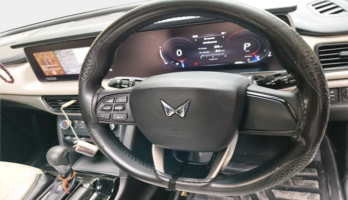 2023 Mahindra XUV700 AX 5 P AT 5 STR, Petrol, Automatic, 46,752 km, interior