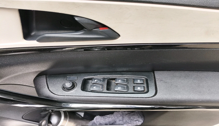 2023 Mahindra XUV700 AX 5 P AT 5 STR, Petrol, Automatic, 46,752 km, interior