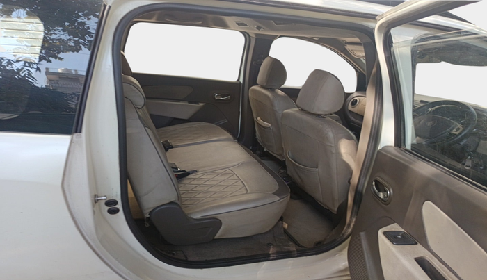 2015 Renault Lodgy 85 PS RXZ, Diesel, Manual, 1,16,035 km, interior