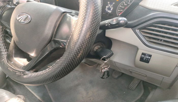 2016 Mahindra Kuv100 K4 6 STR, Petrol, Manual, 41,600 km, interior