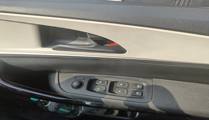 2023 Mahindra XUV700 AX 5 P MT 7 STR, Petrol, Manual, 24,158 km, interior