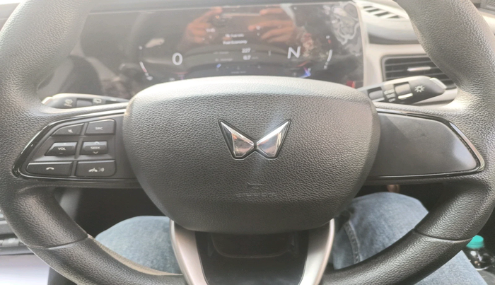 2023 Mahindra XUV700 AX 5 P MT 7 STR, Petrol, Manual, 24,158 km, interior