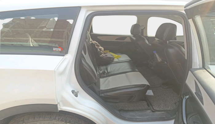 2023 Mahindra XUV700 AX 5 P MT 7 STR, Petrol, Manual, 24,158 km, interior