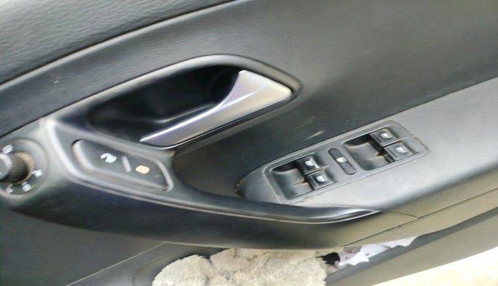 2017 Volkswagen Polo HIGHLINE1.2L, Petrol, Manual, 93,902 km, interior