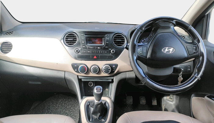 2015 Hyundai Xcent S (O) 1.2, Petrol, Manual, 1,61,647 km, interior