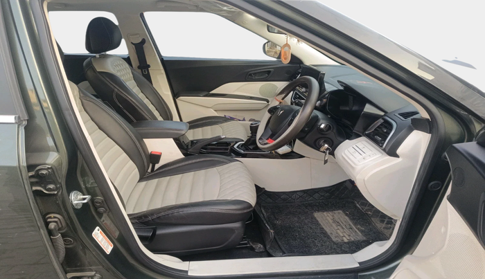 2024 Mahindra XUV 3XO MX3 1.2 L TCMPFi, Petrol, Manual, 13,656 km, interior