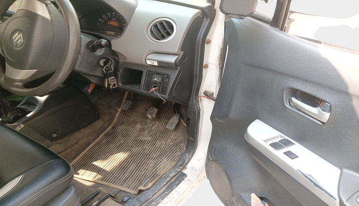 2011 Maruti Wagon R 1.0 LXI, Petrol, Manual, 1,07,673 km, interior