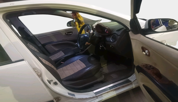 2011 Hyundai i10 MAGNA 1.1, Petrol, Manual, 60,985 km, interior