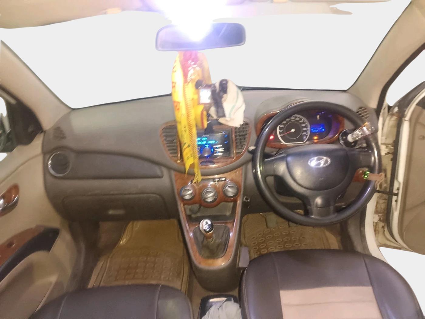 2011 Hyundai i10 MAGNA 1.1, CNG, Manual, 60,985 km, interior