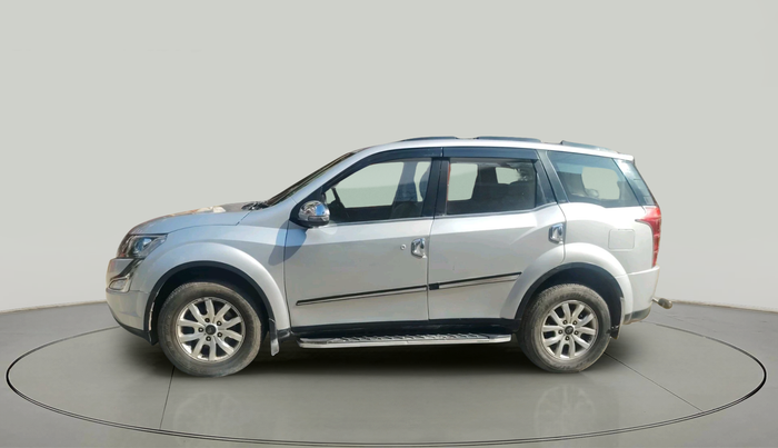 2017 Mahindra XUV500 W10 1.99, Diesel, Manual, 28,987 km, exterior