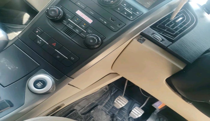 2017 Mahindra XUV500 W10 1.99, Diesel, Manual, 28,987 km, interior