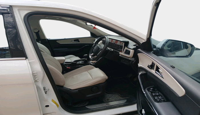 2023 Mahindra XUV700 AX 7 P MT 7 STR, Petrol, Manual, 20,038 km, interior