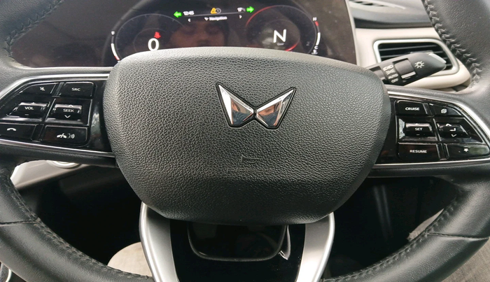 2023 Mahindra XUV700 AX 7 P MT 7 STR, Petrol, Manual, 20,038 km, interior