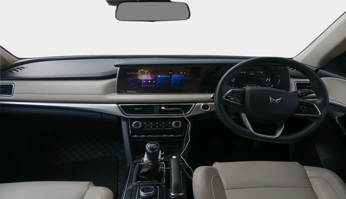 2023 Mahindra XUV700 AX 7 P MT 7 STR, Petrol, Manual, 20,038 km, interior