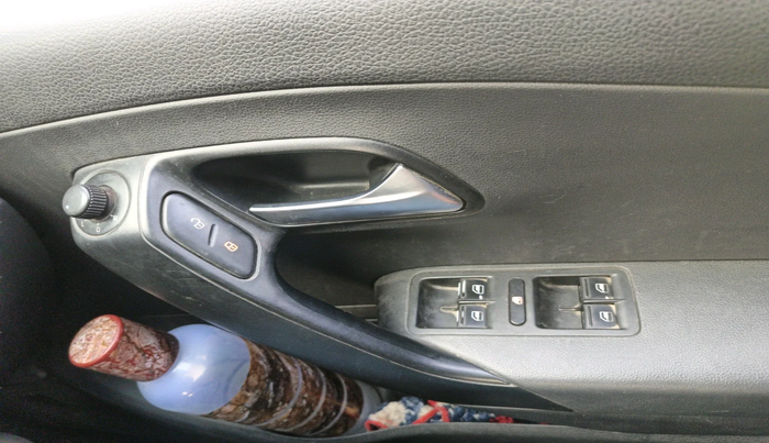 2016 Volkswagen Polo COMFORTLINE 1.2L, Petrol, Manual, 62,125 km, interior