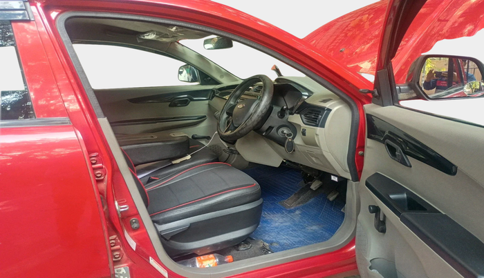 2017 Mahindra Kuv100 K2 6 STR, Petrol, Manual, 27,610 km, interior