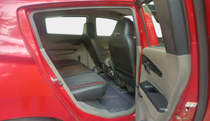 2017 Mahindra Kuv100 K2 6 STR, Petrol, Manual, 27,610 km, interior