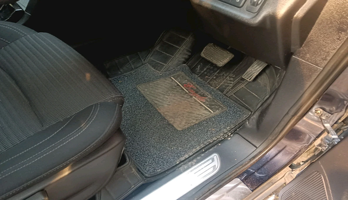 2022 Mahindra XUV700 AX 5 P AT 5 STR, Petrol, Automatic, 33,473 km, interior