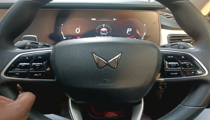 2022 Mahindra XUV700 AX 5 P AT 5 STR, Petrol, Automatic, 33,473 km, interior