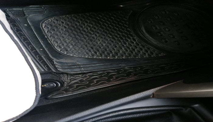 2018 Toyota Innova Crysta 2.4 G 7 STR, Diesel, Manual, 1,25,291 km, interior