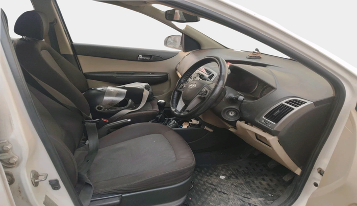 2013 Hyundai i20 SPORTZ 1.2, Petrol, Manual, 68,496 km, interior