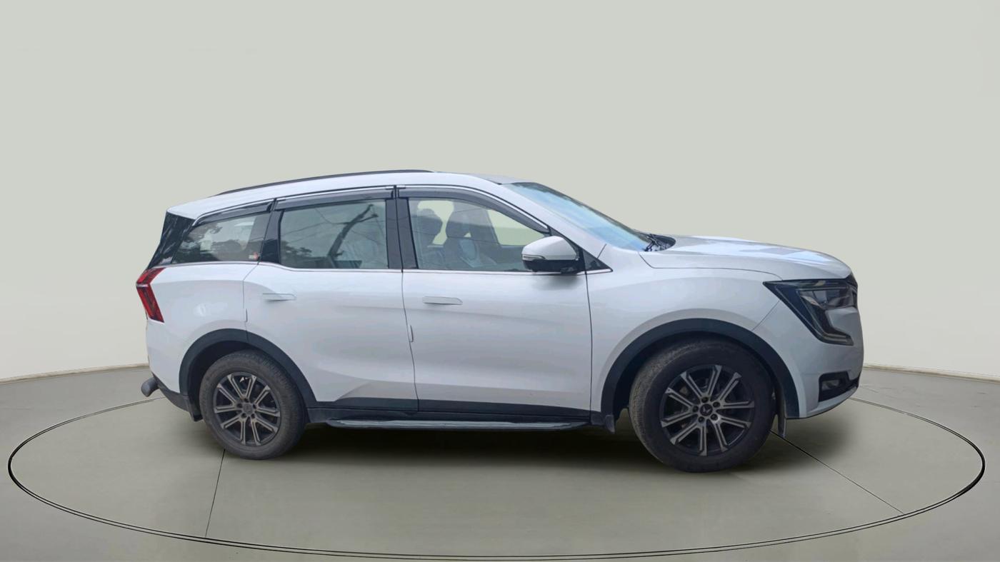 2024 Mahindra XUV700 AX 7 LUXURY D AT 7 STR, Diesel, Automatic, 15,872 km, exterior