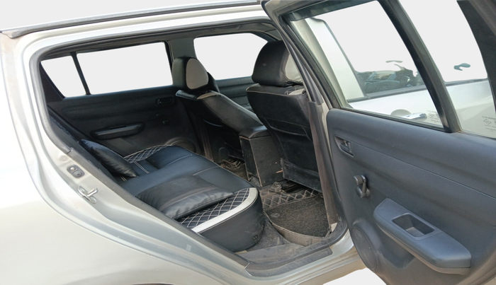 2010 Maruti Swift LXI, Petrol, Manual, 71,189 km, interior