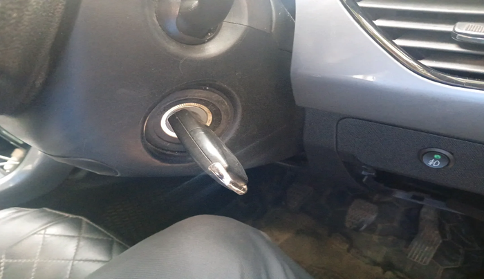 2022 Tata NEXON XM SUNROOF PETROL, Petrol, Manual, 63,244 km, interior