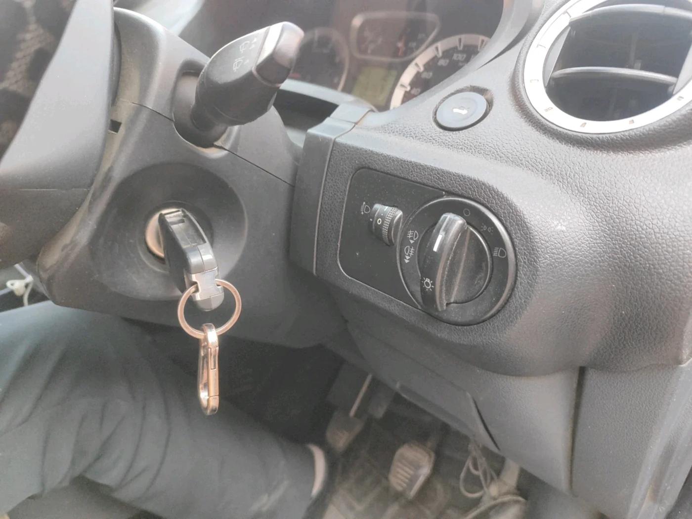 2012 Ford Fiesta Classic LXI 1.6 PETROL, CNG, Manual, 1,09,003 km, interior