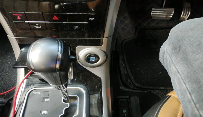 2019 Mahindra XUV500 W11 AT, Diesel, Automatic, 1,11,404 km, interior