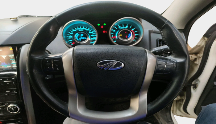 2019 Mahindra XUV500 W11 AT, Diesel, Automatic, 1,11,404 km, interior