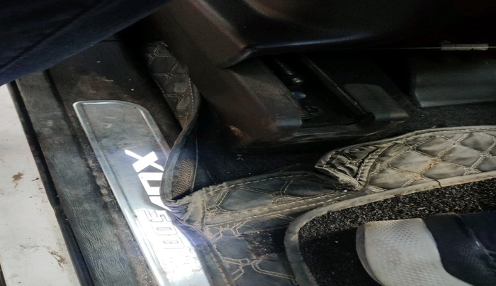 2019 Mahindra XUV500 W11 AT, Diesel, Automatic, 1,11,404 km, interior