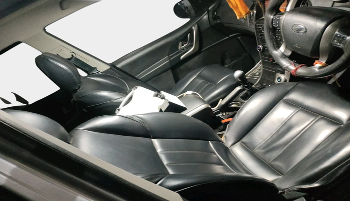 2020 Mahindra XUV500 W7, Diesel, Manual, 52,973 km, interior