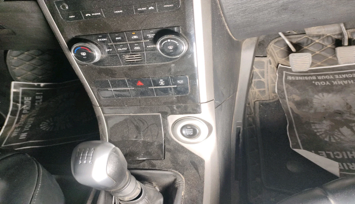 2020 Mahindra XUV500 W7, Diesel, Manual, 52,973 km, interior