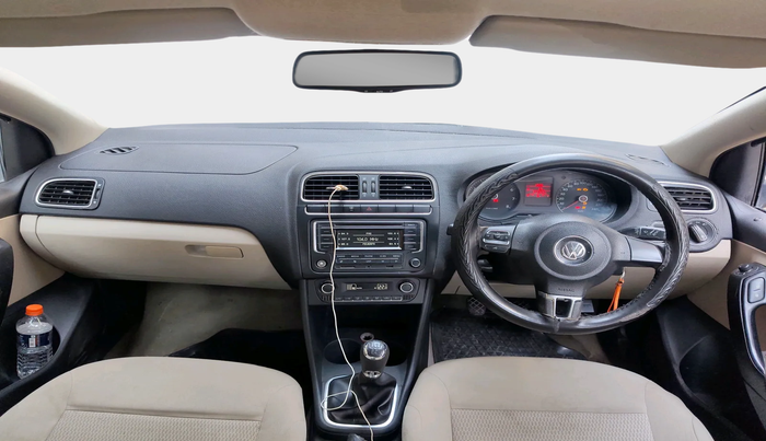 2013 Volkswagen Polo HIGHLINE1.2L, Petrol, Manual, 1,27,253 km, interior