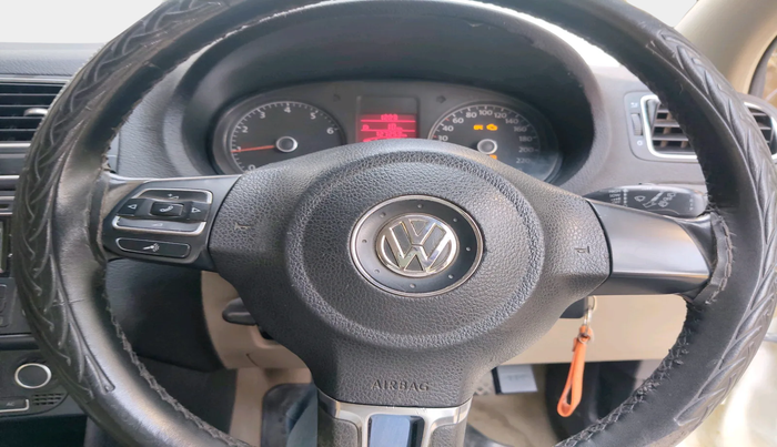 2013 Volkswagen Polo HIGHLINE1.2L, Petrol, Manual, 1,27,253 km, interior