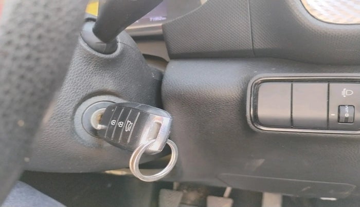 2020 KIA SONET HTK PLUS 1.2, Petrol, Manual, 71,952 km, interior