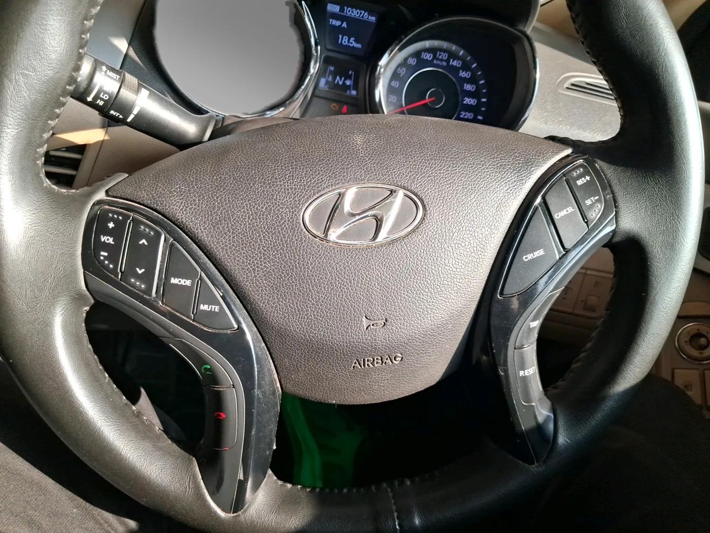 2015 Hyundai New Elantra 1.8 SX AT VTVT, Petrol, Automatic, 1,03,076 km, interior