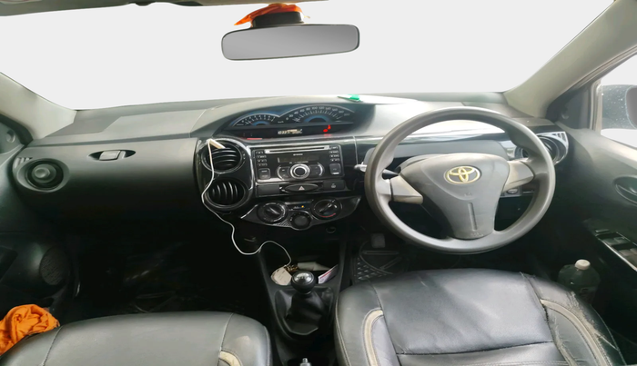 2014 Toyota Etios CROSS 1.2 G, Petrol, Manual, 1,34,334 km, interior