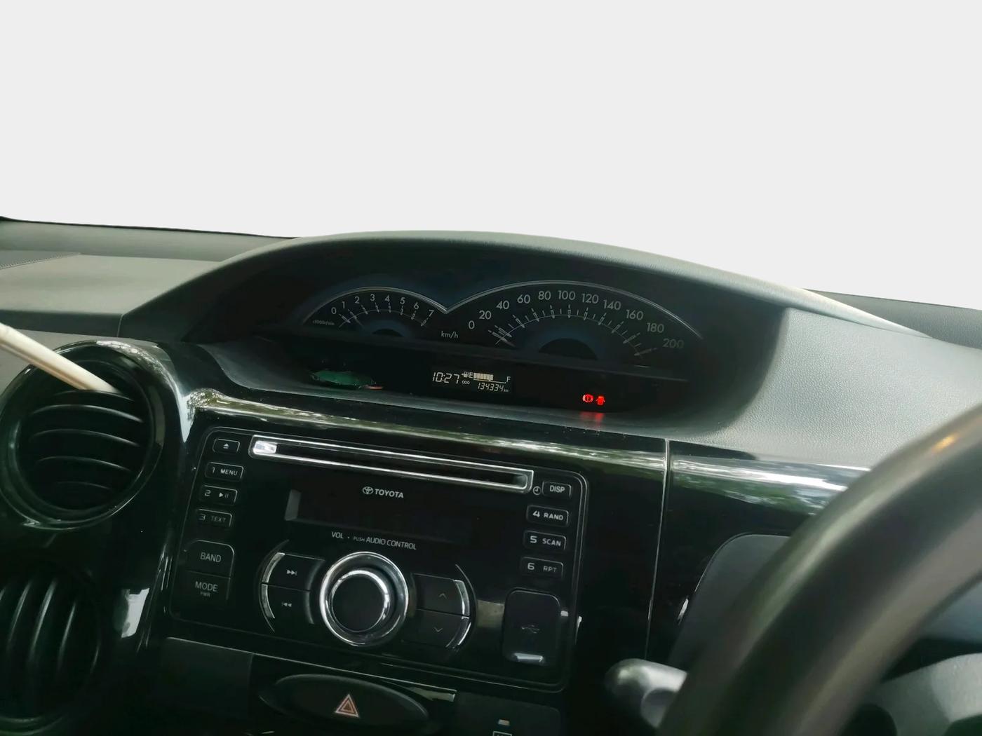 2014 Toyota Etios CROSS 1.2 G, Petrol, Manual, 1,34,334 km, interior