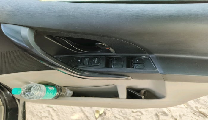 2015 Mahindra XUV500 W4, Diesel, Manual, 1,31,128 km, interior