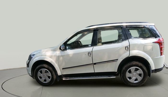 2018 Mahindra XUV500 W6 AT 1.99, Diesel, Automatic, 94,373 km, exterior