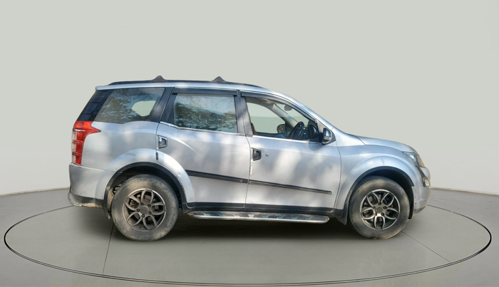 2016 Mahindra XUV500 W6 AT 1.99, Diesel, Automatic, 2,38,933 km, exterior